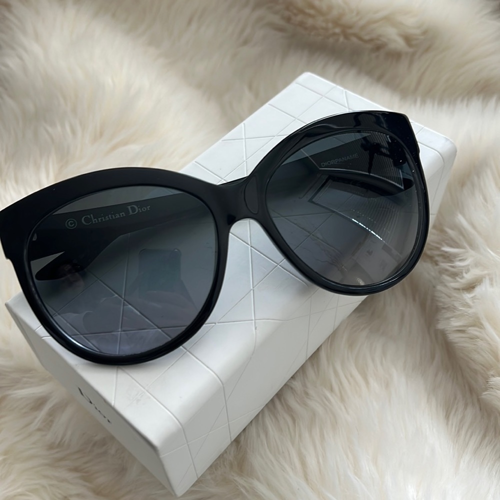 black semi cat eye sunglasses